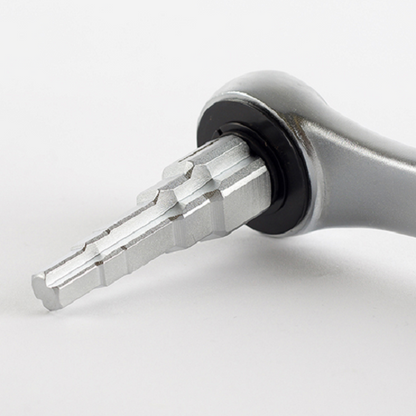 Uni-Spanner Set with Ratchet Handle